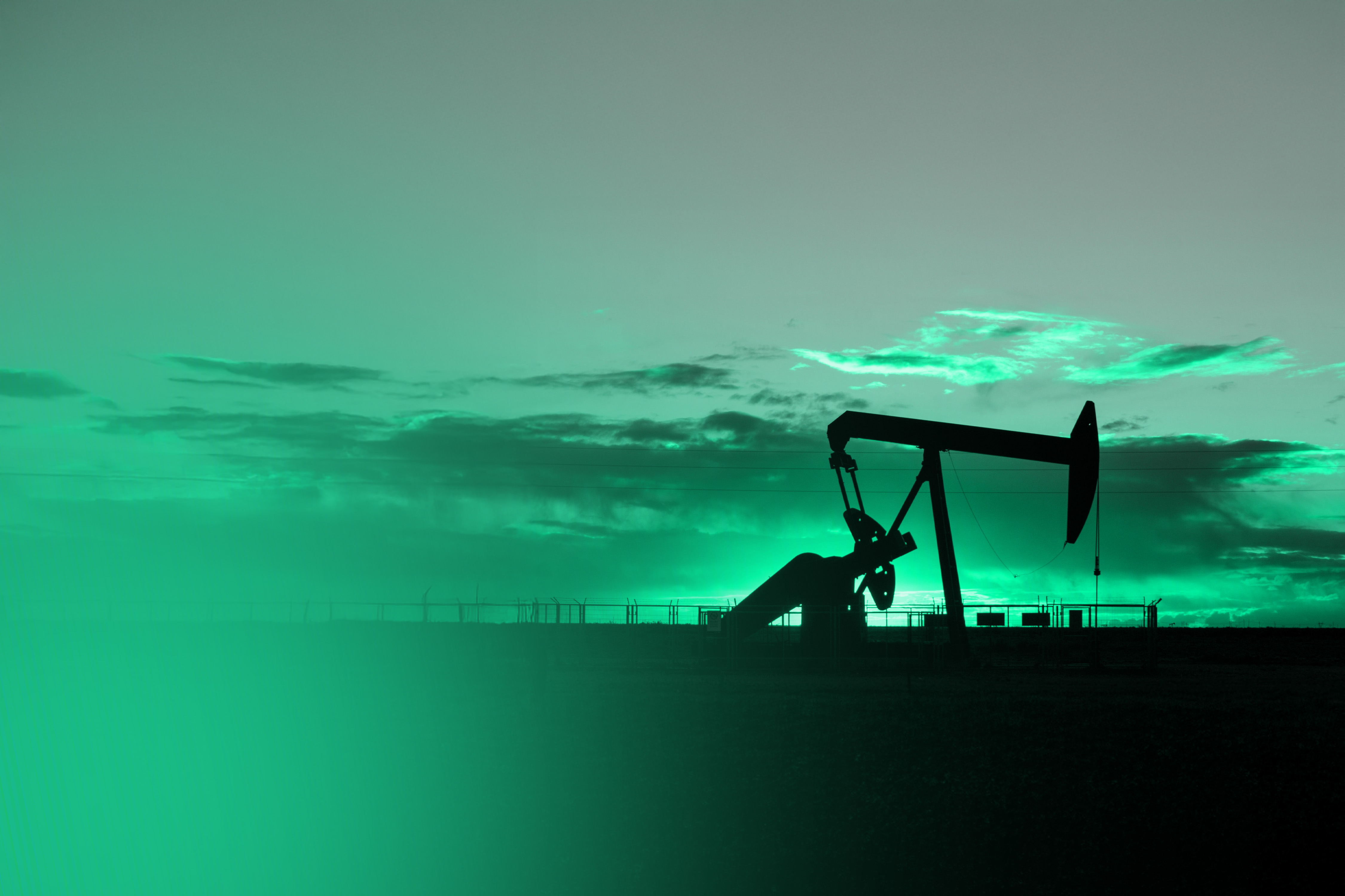 Energy trading crude oil and natural gas chart analysis