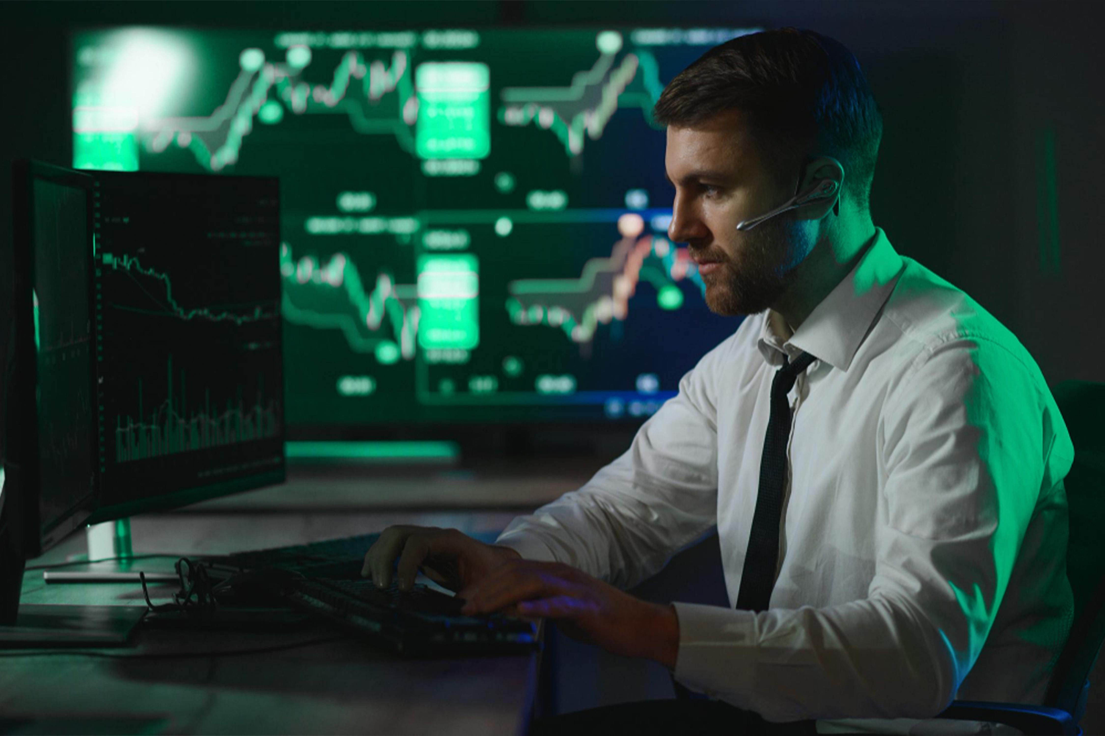 RakizFX support team assisting traders around the clock
